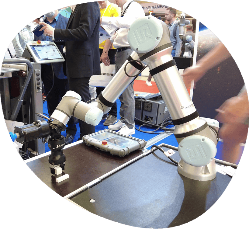 Een cobot of collaborative robot is een robot die bedoeld is om samen te werken met mensen in een gemeenschappelijke werkomgeving